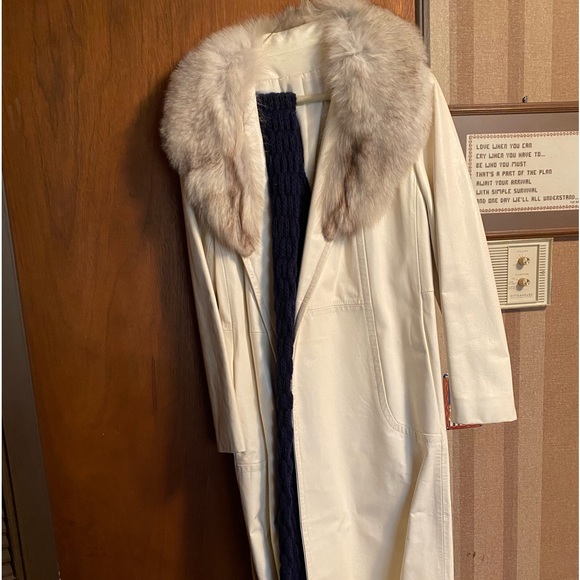 3 furs full an 3 half fur an leather. Worn twice an 4 never worn. - Picture 3 of 12